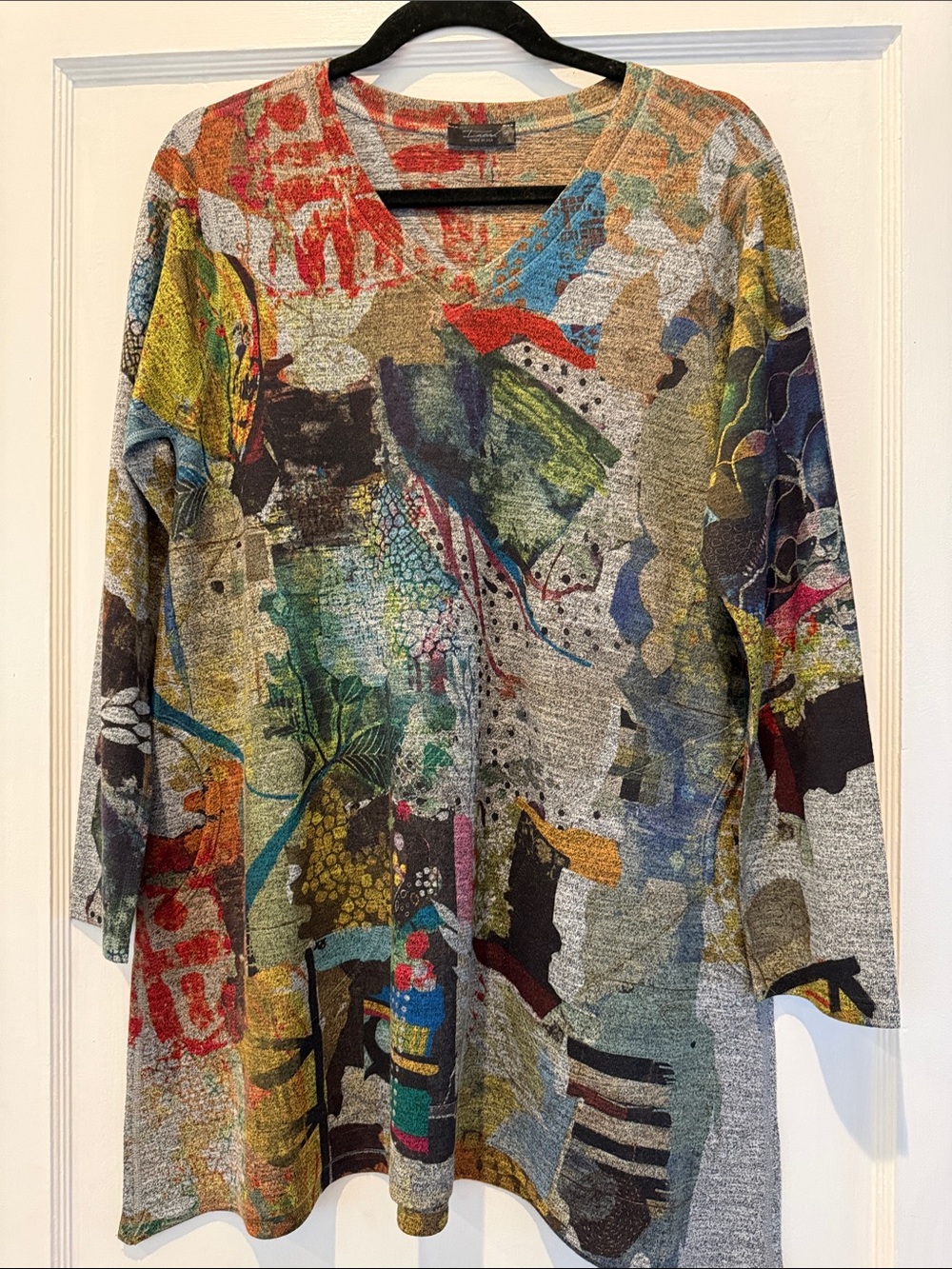 Inoah Abstract Multi-Color V-Neck Women's Sweater Tunic